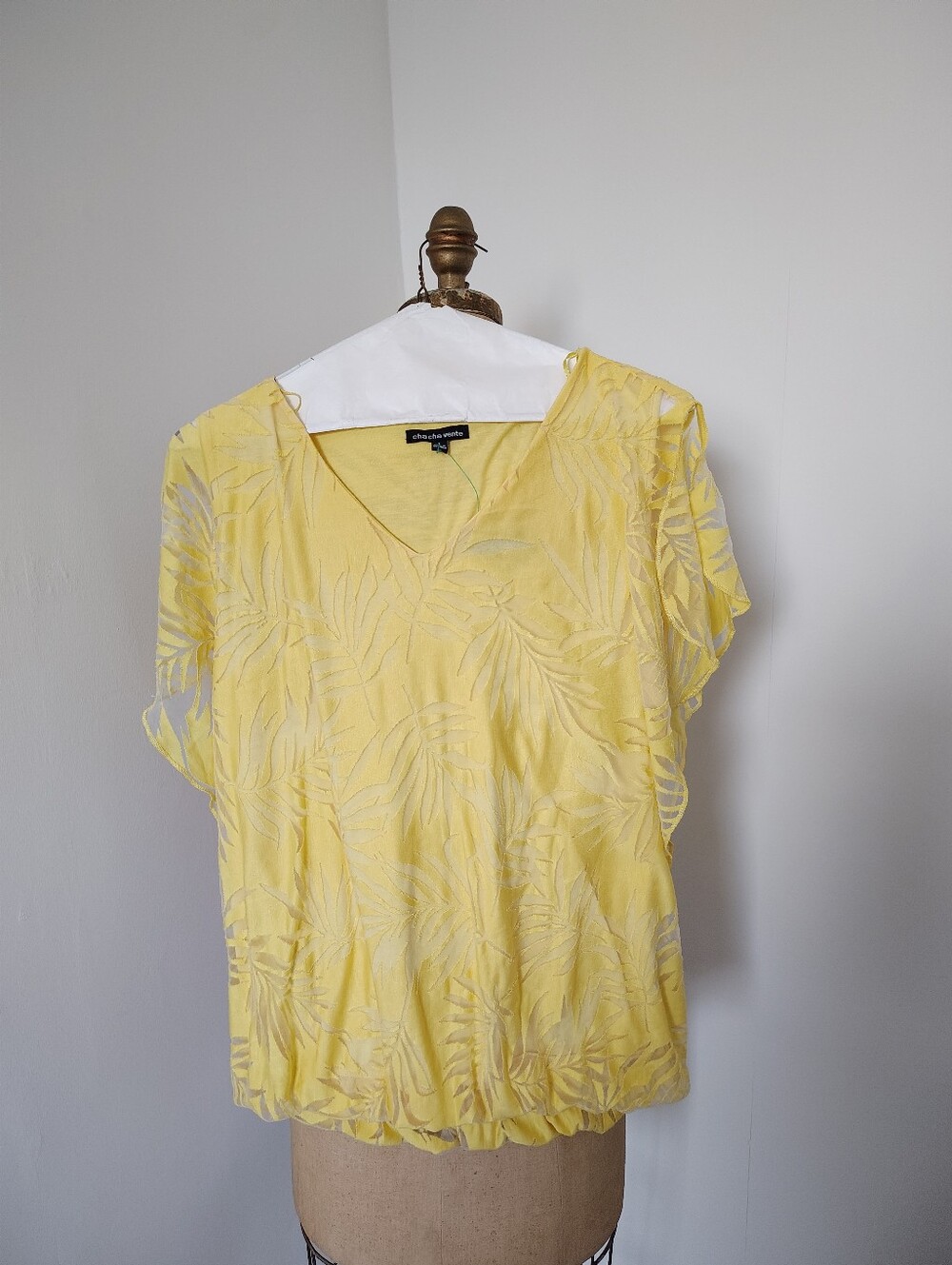 Chacha Vente Sunny Yellow V-Neck Leaf-Texture Blouse